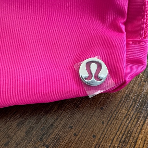 Lululemon Everywhere belt bag 1L Sonic Pink - Picture 10 of 12